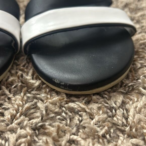 TKEES Kat Strap Leather Sandals Flats Black White Sz 7 - Picture 2 of 8